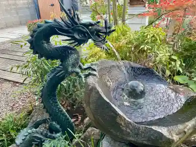 氷川神社の{uncategorized: "未分類", other: "その他", undefined: "問題あり", building: "その他建物", grave: "お墓", sacred_gate: "鳥居", guardian: "狛犬", statue: "像", buddha: "仏像", history: "歴史", nature: "自然", garden: "庭園", animal: "動物", pagoda: "塔", temizu: "手水舎", mountain_gate: "山門・神門", sanctuary: "本殿・本堂", subordinate: "末社・摂社", art: "芸術", scenery: "景色", jizo: "地蔵", ema: "絵馬", goshuin: "御朱印", omikuji: "おみくじ", items: "授与品その他", amulet: "お守り", goshuincho: "御朱印帳", eats: "食事", festival: "お祭り", votive_dance: "神楽", shichigosan: "七五三参", wedding: "結婚式", experience: "体験その他", initially: "初詣", around: "周辺", anti_infection: "感染症対策"}