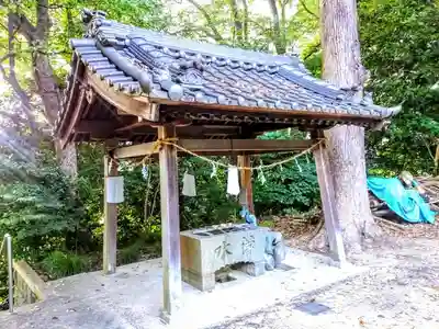 七社神社（半月七社神社）の手水舎