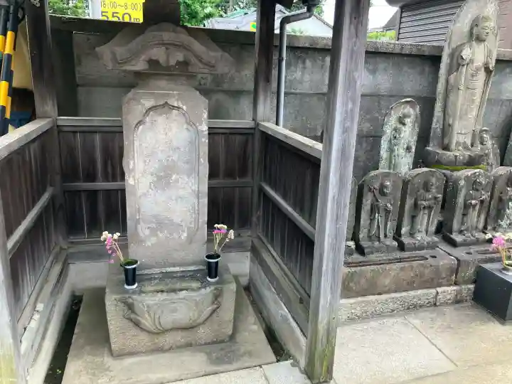 烏山神社の{uncategorized: "未分類", other: "その他", undefined: "問題あり", building: "その他建物", grave: "お墓", sacred_gate: "鳥居", guardian: "狛犬", statue: "像", buddha: "仏像", history: "歴史", nature: "自然", garden: "庭園", animal: "動物", pagoda: "塔", temizu: "手水舎", mountain_gate: "山門・神門", sanctuary: "本殿・本堂", subordinate: "末社・摂社", art: "芸術", scenery: "景色", jizo: "地蔵", ema: "絵馬", goshuin: "御朱印", omikuji: "おみくじ", items: "授与品その他", amulet: "お守り", goshuincho: "御朱印帳", eats: "食事", festival: "お祭り", votive_dance: "神楽", shichigosan: "七五三参", wedding: "結婚式", experience: "体験その他", initially: "初詣", around: "周辺", anti_infection: "感染症対策"}