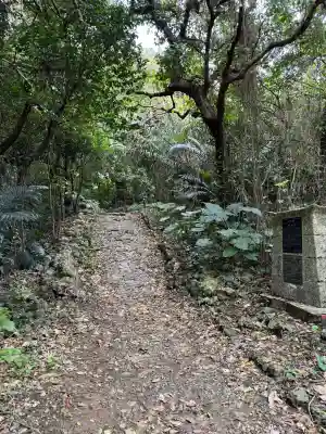 末吉宮の{uncategorized: "未分類", other: "その他", undefined: "問題あり", building: "その他建物", grave: "お墓", sacred_gate: "鳥居", guardian: "狛犬", statue: "像", buddha: "仏像", history: "歴史", nature: "自然", garden: "庭園", animal: "動物", pagoda: "塔", temizu: "手水舎", mountain_gate: "山門・神門", sanctuary: "本殿・本堂", subordinate: "末社・摂社", art: "芸術", scenery: "景色", jizo: "地蔵", ema: "絵馬", goshuin: "御朱印", omikuji: "おみくじ", items: "授与品その他", amulet: "お守り", goshuincho: "御朱印帳", eats: "食事", festival: "お祭り", votive_dance: "神楽", shichigosan: "七五三参", wedding: "結婚式", experience: "体験その他", initially: "初詣", around: "周辺", anti_infection: "感染症対策"}