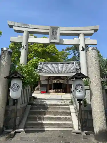 水堂須佐男神社の{uncategorized: "未分類", other: "その他", undefined: "問題あり", building: "その他建物", grave: "お墓", sacred_gate: "鳥居", guardian: "狛犬", statue: "像", buddha: "仏像", history: "歴史", nature: "自然", garden: "庭園", animal: "動物", pagoda: "塔", temizu: "手水舎", mountain_gate: "山門・神門", sanctuary: "本殿・本堂", subordinate: "末社・摂社", art: "芸術", scenery: "景色", jizo: "地蔵", ema: "絵馬", goshuin: "御朱印", omikuji: "おみくじ", items: "授与品その他", amulet: "お守り", goshuincho: "御朱印帳", eats: "食事", festival: "お祭り", votive_dance: "神楽", shichigosan: "七五三参", wedding: "結婚式", experience: "体験その他", initially: "初詣", around: "周辺", anti_infection: "感染症対策"}