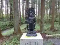 水分神社の像