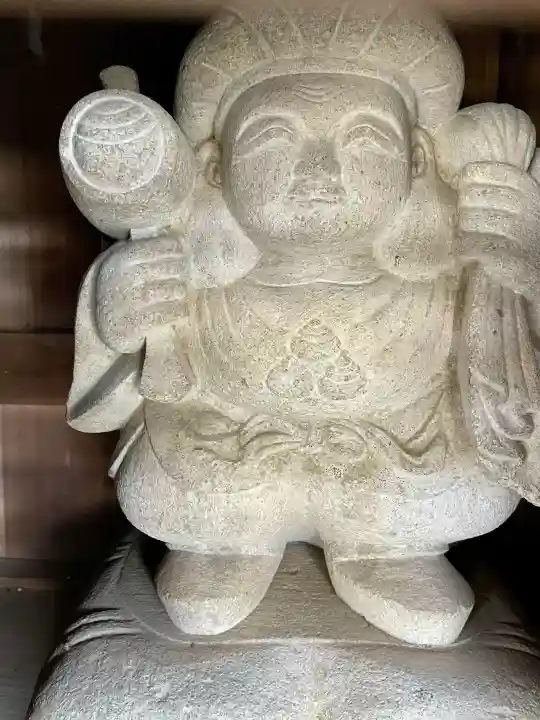 大黒堂(名越大黒堂)の{uncategorized: "未分類", other: "その他", undefined: "問題あり", building: "その他建物", grave: "お墓", sacred_gate: "鳥居", guardian: "狛犬", statue: "像", buddha: "仏像", history: "歴史", nature: "自然", garden: "庭園", animal: "動物", pagoda: "塔", temizu: "手水舎", mountain_gate: "山門・神門", sanctuary: "本殿・本堂", subordinate: "末社・摂社", art: "芸術", scenery: "景色", jizo: "地蔵", ema: "絵馬", goshuin: "御朱印", omikuji: "おみくじ", items: "授与品その他", amulet: "お守り", goshuincho: "御朱印帳", eats: "食事", festival: "お祭り", votive_dance: "神楽", shichigosan: "七五三参", wedding: "結婚式", experience: "体験その他", initially: "初詣", around: "周辺", anti_infection: "感染症対策"}