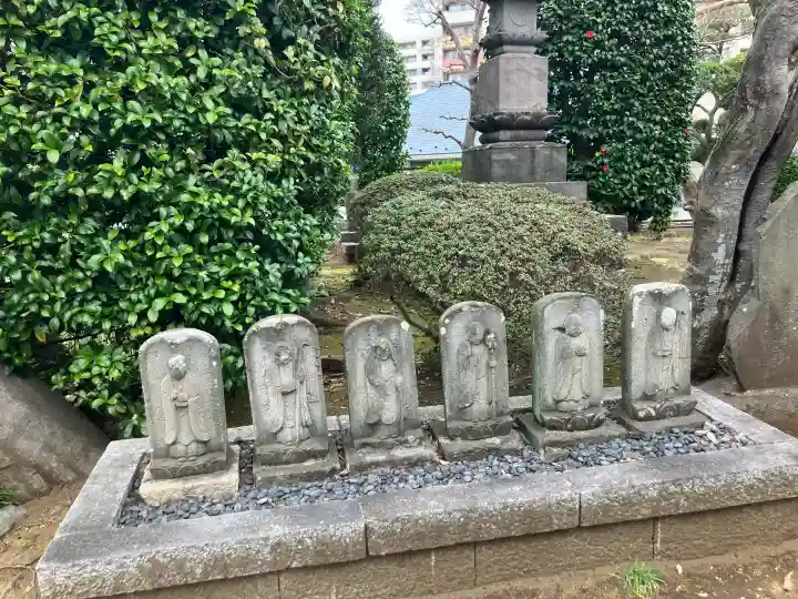 慈眼寺の{uncategorized: "未分類", other: "その他", undefined: "問題あり", building: "その他建物", grave: "お墓", sacred_gate: "鳥居", guardian: "狛犬", statue: "像", buddha: "仏像", history: "歴史", nature: "自然", garden: "庭園", animal: "動物", pagoda: "塔", temizu: "手水舎", mountain_gate: "山門・神門", sanctuary: "本殿・本堂", subordinate: "末社・摂社", art: "芸術", scenery: "景色", jizo: "地蔵", ema: "絵馬", goshuin: "御朱印", omikuji: "おみくじ", items: "授与品その他", amulet: "お守り", goshuincho: "御朱印帳", eats: "食事", festival: "お祭り", votive_dance: "神楽", shichigosan: "七五三参", wedding: "結婚式", experience: "体験その他", initially: "初詣", around: "周辺", anti_infection: "感染症対策"}