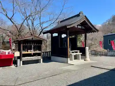 はね瀧道了尊の{uncategorized: "未分類", other: "その他", undefined: "問題あり", building: "その他建物", grave: "お墓", sacred_gate: "鳥居", guardian: "狛犬", statue: "像", buddha: "仏像", history: "歴史", nature: "自然", garden: "庭園", animal: "動物", pagoda: "塔", temizu: "手水舎", mountain_gate: "山門・神門", sanctuary: "本殿・本堂", subordinate: "末社・摂社", art: "芸術", scenery: "景色", jizo: "地蔵", ema: "絵馬", goshuin: "御朱印", omikuji: "おみくじ", items: "授与品その他", amulet: "お守り", goshuincho: "御朱印帳", eats: "食事", festival: "お祭り", votive_dance: "神楽", shichigosan: "七五三参", wedding: "結婚式", experience: "体験その他", initially: "初詣", around: "周辺", anti_infection: "感染症対策"}