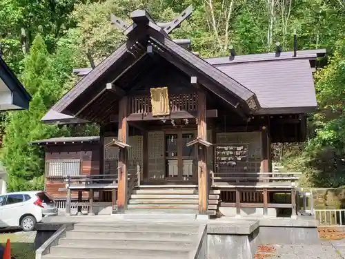 湯澤神社の本殿