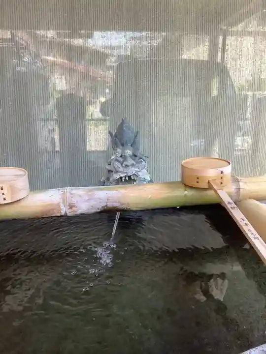 御嶽神社茅萱宮の手水舎