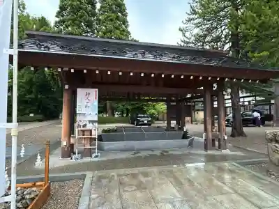 射水神社の手水舎