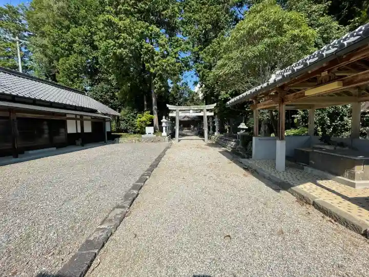 春日神社の{uncategorized: "未分類", other: "その他", undefined: "問題あり", building: "その他建物", grave: "お墓", sacred_gate: "鳥居", guardian: "狛犬", statue: "像", buddha: "仏像", history: "歴史", nature: "自然", garden: "庭園", animal: "動物", pagoda: "塔", temizu: "手水舎", mountain_gate: "山門・神門", sanctuary: "本殿・本堂", subordinate: "末社・摂社", art: "芸術", scenery: "景色", jizo: "地蔵", ema: "絵馬", goshuin: "御朱印", omikuji: "おみくじ", items: "授与品その他", amulet: "お守り", goshuincho: "御朱印帳", eats: "食事", festival: "お祭り", votive_dance: "神楽", shichigosan: "七五三参", wedding: "結婚式", experience: "体験その他", initially: "初詣", around: "周辺", anti_infection: "感染症対策"}