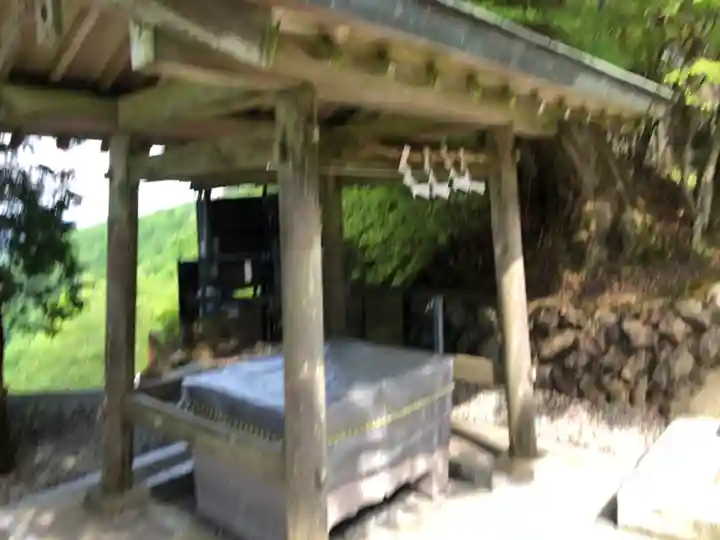 立里荒神社の手水舎