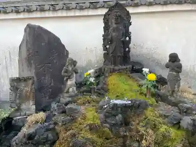 聖輪寺の{uncategorized: "未分類", other: "その他", undefined: "問題あり", building: "その他建物", grave: "お墓", sacred_gate: "鳥居", guardian: "狛犬", statue: "像", buddha: "仏像", history: "歴史", nature: "自然", garden: "庭園", animal: "動物", pagoda: "塔", temizu: "手水舎", mountain_gate: "山門・神門", sanctuary: "本殿・本堂", subordinate: "末社・摂社", art: "芸術", scenery: "景色", jizo: "地蔵", ema: "絵馬", goshuin: "御朱印", omikuji: "おみくじ", items: "授与品その他", amulet: "お守り", goshuincho: "御朱印帳", eats: "食事", festival: "お祭り", votive_dance: "神楽", shichigosan: "七五三参", wedding: "結婚式", experience: "体験その他", initially: "初詣", around: "周辺", anti_infection: "感染症対策"}