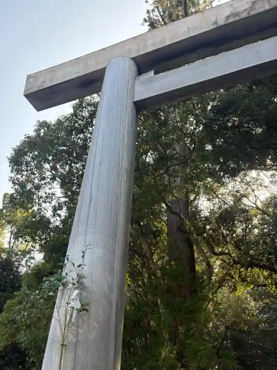 伊勢神宮外宮(豊受大神宮)の{uncategorized: "未分類", other: "その他", undefined: "問題あり", building: "その他建物", grave: "お墓", sacred_gate: "鳥居", guardian: "狛犬", statue: "像", buddha: "仏像", history: "歴史", nature: "自然", garden: "庭園", animal: "動物", pagoda: "塔", temizu: "手水舎", mountain_gate: "山門・神門", sanctuary: "本殿・本堂", subordinate: "末社・摂社", art: "芸術", scenery: "景色", jizo: "地蔵", ema: "絵馬", goshuin: "御朱印", omikuji: "おみくじ", items: "授与品その他", amulet: "お守り", goshuincho: "御朱印帳", eats: "食事", festival: "お祭り", votive_dance: "神楽", shichigosan: "七五三参", wedding: "結婚式", experience: "体験その他", initially: "初詣", around: "周辺", anti_infection: "感染症対策"}