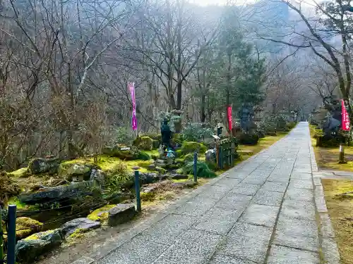 徳善院明王密寺の{uncategorized: "未分類", other: "その他", undefined: "問題あり", building: "その他建物", grave: "お墓", sacred_gate: "鳥居", guardian: "狛犬", statue: "像", buddha: "仏像", history: "歴史", nature: "自然", garden: "庭園", animal: "動物", pagoda: "塔", temizu: "手水舎", mountain_gate: "山門・神門", sanctuary: "本殿・本堂", subordinate: "末社・摂社", art: "芸術", scenery: "景色", jizo: "地蔵", ema: "絵馬", goshuin: "御朱印", omikuji: "おみくじ", items: "授与品その他", amulet: "お守り", goshuincho: "御朱印帳", eats: "食事", festival: "お祭り", votive_dance: "神楽", shichigosan: "七五三参", wedding: "結婚式", experience: "体験その他", initially: "初詣", around: "周辺", anti_infection: "感染症対策"}