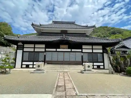 法常寺の本殿