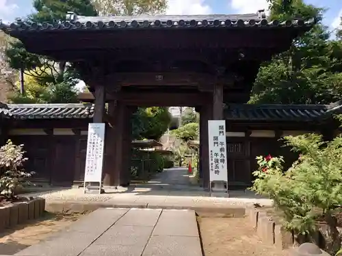 東長谷寺　薬王院の山門