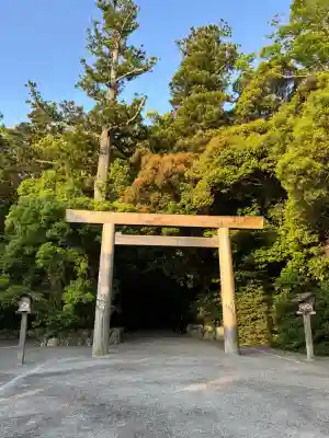 伊勢神宮外宮（豊受大神宮）の{uncategorized: "未分類", other: "その他", undefined: "問題あり", building: "その他建物", grave: "お墓", sacred_gate: "鳥居", guardian: "狛犬", statue: "像", buddha: "仏像", history: "歴史", nature: "自然", garden: "庭園", animal: "動物", pagoda: "塔", temizu: "手水舎", mountain_gate: "山門・神門", sanctuary: "本殿・本堂", subordinate: "末社・摂社", art: "芸術", scenery: "景色", jizo: "地蔵", ema: "絵馬", goshuin: "御朱印", omikuji: "おみくじ", items: "授与品その他", amulet: "お守り", goshuincho: "御朱印帳", eats: "食事", festival: "お祭り", votive_dance: "神楽", shichigosan: "七五三参", wedding: "結婚式", experience: "体験その他", initially: "初詣", around: "周辺", anti_infection: "感染症対策"}