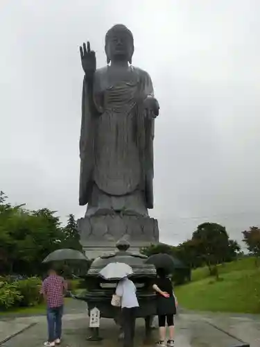 東本願寺本廟 牛久浄苑（牛久大仏）の仏像