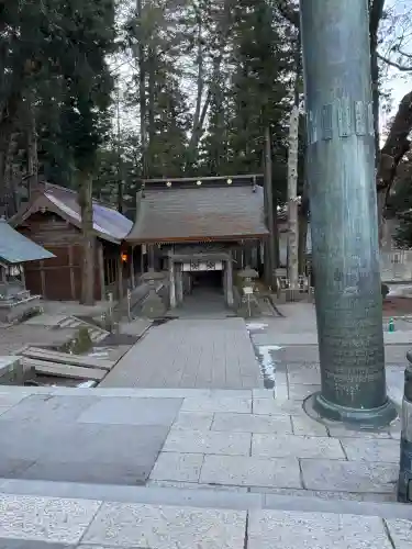 諏訪大社の{uncategorized: "未分類", other: "その他", undefined: "問題あり", building: "その他建物", grave: "お墓", sacred_gate: "鳥居", guardian: "狛犬", statue: "像", buddha: "仏像", history: "歴史", nature: "自然", garden: "庭園", animal: "動物", pagoda: "塔", temizu: "手水舎", mountain_gate: "山門・神門", sanctuary: "本殿・本堂", subordinate: "末社・摂社", art: "芸術", scenery: "景色", jizo: "地蔵", ema: "絵馬", goshuin: "御朱印", omikuji: "おみくじ", items: "授与品その他", amulet: "お守り", goshuincho: "御朱印帳", eats: "食事", festival: "お祭り", votive_dance: "神楽", shichigosan: "七五三参", wedding: "結婚式", experience: "体験その他", initially: "初詣", around: "周辺", anti_infection: "感染症対策"}