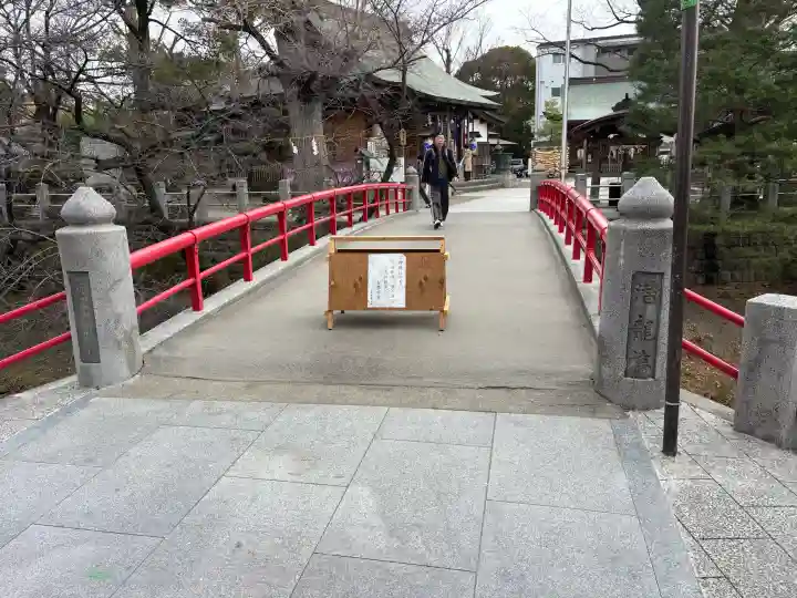 松戸神社の{uncategorized: "未分類", other: "その他", undefined: "問題あり", building: "その他建物", grave: "お墓", sacred_gate: "鳥居", guardian: "狛犬", statue: "像", buddha: "仏像", history: "歴史", nature: "自然", garden: "庭園", animal: "動物", pagoda: "塔", temizu: "手水舎", mountain_gate: "山門・神門", sanctuary: "本殿・本堂", subordinate: "末社・摂社", art: "芸術", scenery: "景色", jizo: "地蔵", ema: "絵馬", goshuin: "御朱印", omikuji: "おみくじ", items: "授与品その他", amulet: "お守り", goshuincho: "御朱印帳", eats: "食事", festival: "お祭り", votive_dance: "神楽", shichigosan: "七五三参", wedding: "結婚式", experience: "体験その他", initially: "初詣", around: "周辺", anti_infection: "感染症対策"}