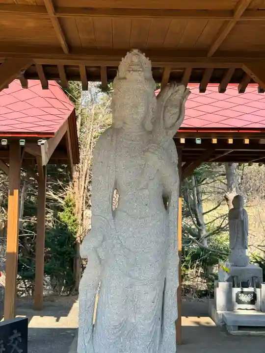 御宮野地蔵尊の{uncategorized: "未分類", other: "その他", undefined: "問題あり", building: "その他建物", grave: "お墓", sacred_gate: "鳥居", guardian: "狛犬", statue: "像", buddha: "仏像", history: "歴史", nature: "自然", garden: "庭園", animal: "動物", pagoda: "塔", temizu: "手水舎", mountain_gate: "山門・神門", sanctuary: "本殿・本堂", subordinate: "末社・摂社", art: "芸術", scenery: "景色", jizo: "地蔵", ema: "絵馬", goshuin: "御朱印", omikuji: "おみくじ", items: "授与品その他", amulet: "お守り", goshuincho: "御朱印帳", eats: "食事", festival: "お祭り", votive_dance: "神楽", shichigosan: "七五三参", wedding: "結婚式", experience: "体験その他", initially: "初詣", around: "周辺", anti_infection: "感染症対策"}