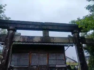 天王神社の{uncategorized: "未分類", other: "その他", undefined: "問題あり", building: "その他建物", grave: "お墓", sacred_gate: "鳥居", guardian: "狛犬", statue: "像", buddha: "仏像", history: "歴史", nature: "自然", garden: "庭園", animal: "動物", pagoda: "塔", temizu: "手水舎", mountain_gate: "山門・神門", sanctuary: "本殿・本堂", subordinate: "末社・摂社", art: "芸術", scenery: "景色", jizo: "地蔵", ema: "絵馬", goshuin: "御朱印", omikuji: "おみくじ", items: "授与品その他", amulet: "お守り", goshuincho: "御朱印帳", eats: "食事", festival: "お祭り", votive_dance: "神楽", shichigosan: "七五三参", wedding: "結婚式", experience: "体験その他", initially: "初詣", around: "周辺", anti_infection: "感染症対策"}