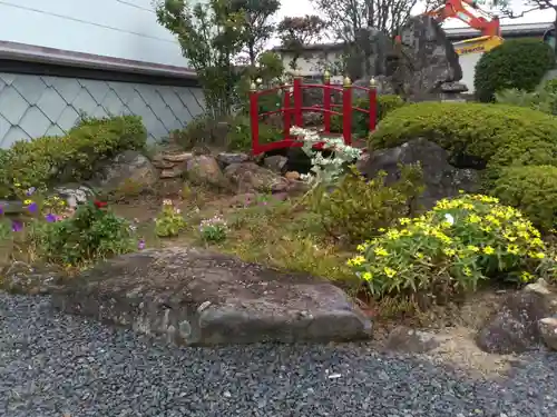 大鏑神社の庭園