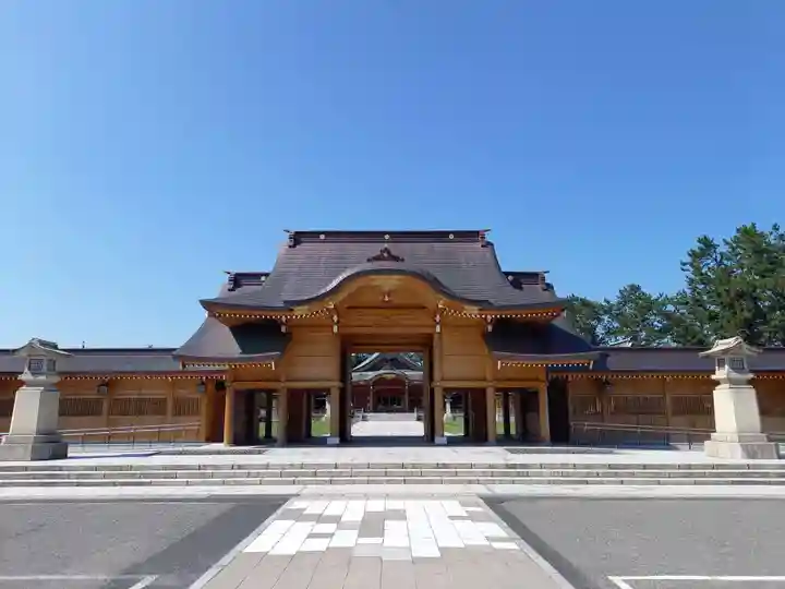 新潟縣護國神社の山門・神門
