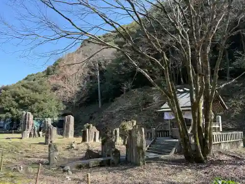 岐阜護國神社の{uncategorized: "未分類", other: "その他", undefined: "問題あり", building: "その他建物", grave: "お墓", sacred_gate: "鳥居", guardian: "狛犬", statue: "像", buddha: "仏像", history: "歴史", nature: "自然", garden: "庭園", animal: "動物", pagoda: "塔", temizu: "手水舎", mountain_gate: "山門・神門", sanctuary: "本殿・本堂", subordinate: "末社・摂社", art: "芸術", scenery: "景色", jizo: "地蔵", ema: "絵馬", goshuin: "御朱印", omikuji: "おみくじ", items: "授与品その他", amulet: "お守り", goshuincho: "御朱印帳", eats: "食事", festival: "お祭り", votive_dance: "神楽", shichigosan: "七五三参", wedding: "結婚式", experience: "体験その他", initially: "初詣", around: "周辺", anti_infection: "感染症対策"}