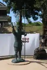 眞田神社の像