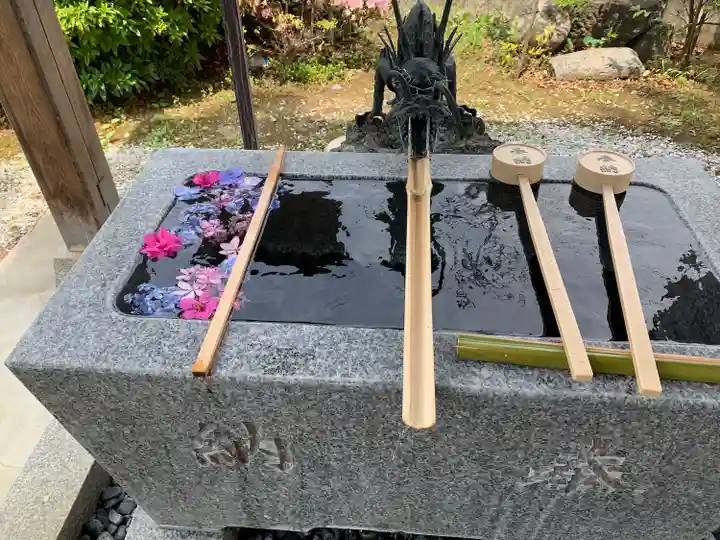 三ツ木神社の手水舎