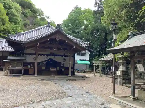 宝山寺の本殿・本堂