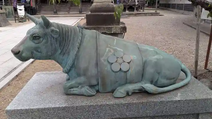 高岡関野神社の像
