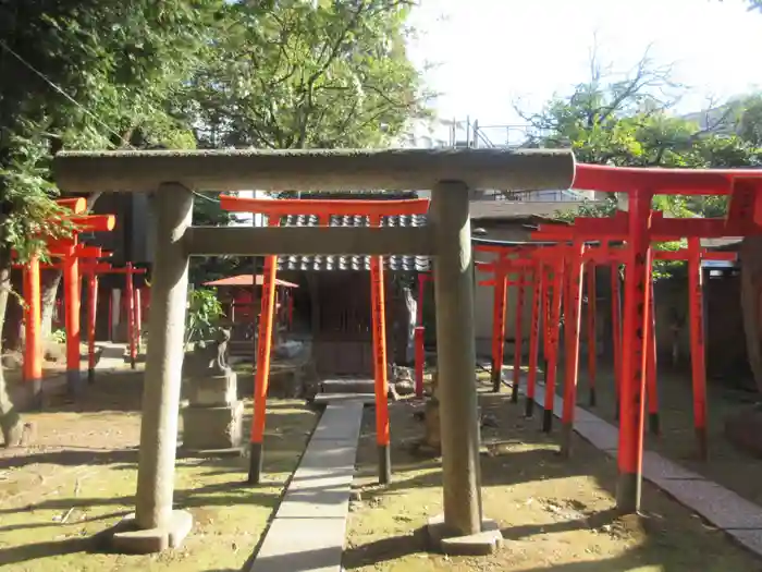 三囲神社の鳥居