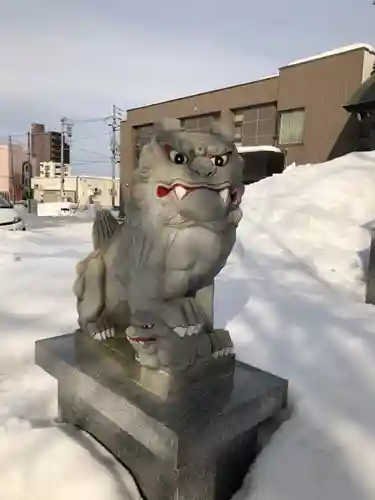 信濃神社の狛犬