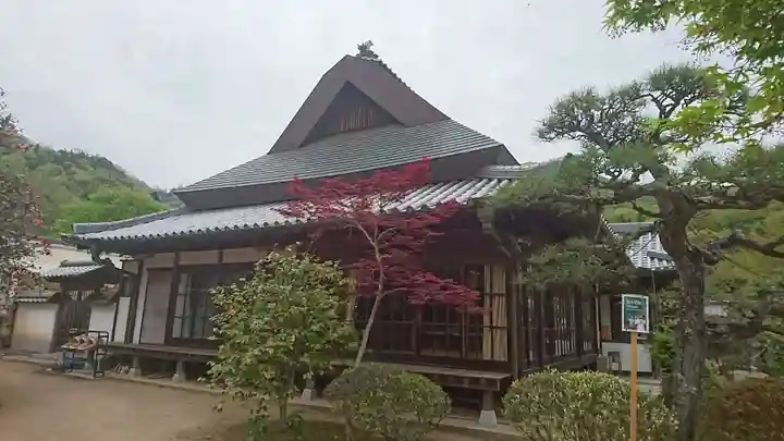 圀勝寺の本殿・本堂