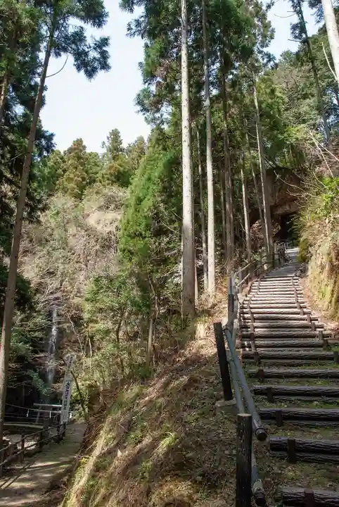 岩門の滝神社(岐阜県)
