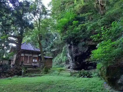 岩屋堂観音堂(新潟県)