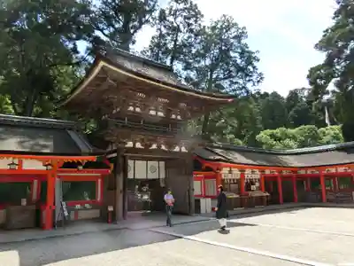 石上神宮の山門・神門