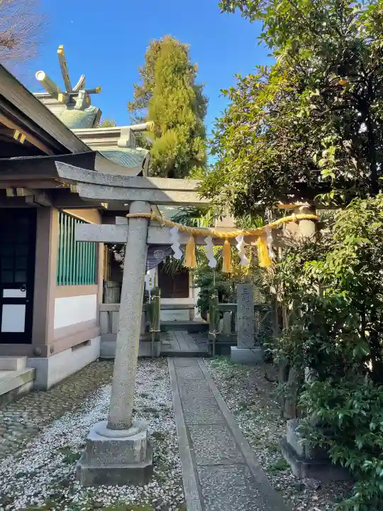 大鳥神社の{uncategorized: "未分類", other: "その他", undefined: "問題あり", building: "その他建物", grave: "お墓", sacred_gate: "鳥居", guardian: "狛犬", statue: "像", buddha: "仏像", history: "歴史", nature: "自然", garden: "庭園", animal: "動物", pagoda: "塔", temizu: "手水舎", mountain_gate: "山門・神門", sanctuary: "本殿・本堂", subordinate: "末社・摂社", art: "芸術", scenery: "景色", jizo: "地蔵", ema: "絵馬", goshuin: "御朱印", omikuji: "おみくじ", items: "授与品その他", amulet: "お守り", goshuincho: "御朱印帳", eats: "食事", festival: "お祭り", votive_dance: "神楽", shichigosan: "七五三参", wedding: "結婚式", experience: "体験その他", initially: "初詣", around: "周辺", anti_infection: "感染症対策"}