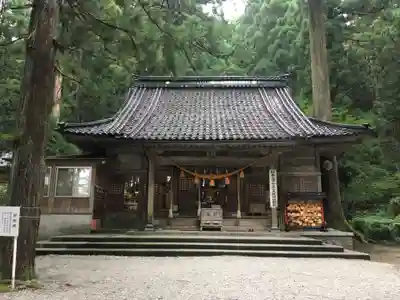 雄山神社中宮祈願殿の本殿・本堂