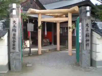 三囲神社の鳥居