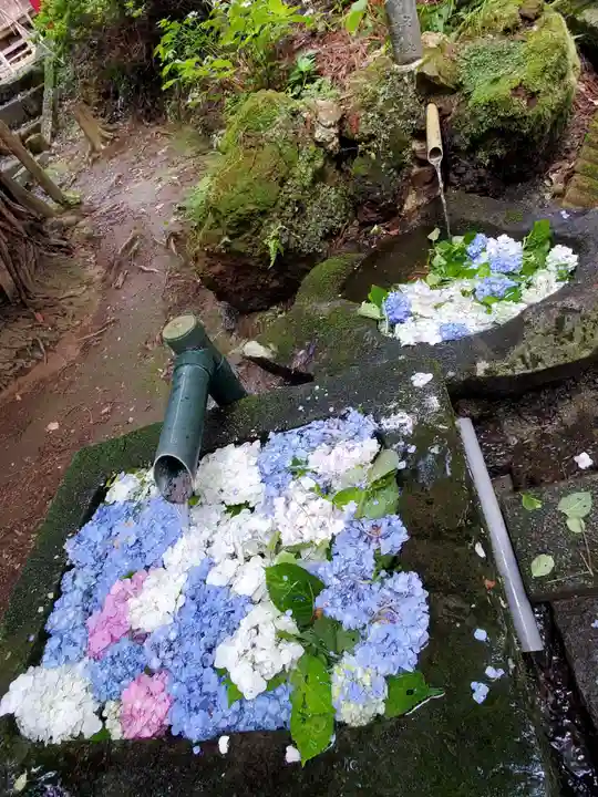 磐椅神社の手水舎