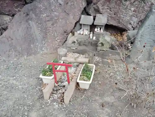 岩神稲荷神社の末社・摂社