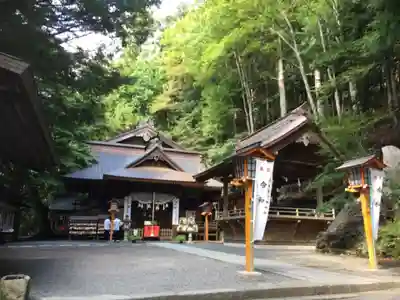 新倉富士浅間神社の本殿・本堂