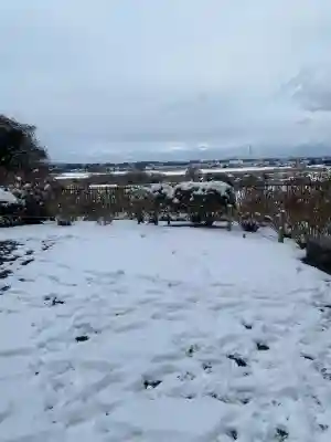 水戸八幡宮の{uncategorized: "未分類", other: "その他", undefined: "問題あり", building: "その他建物", grave: "お墓", sacred_gate: "鳥居", guardian: "狛犬", statue: "像", buddha: "仏像", history: "歴史", nature: "自然", garden: "庭園", animal: "動物", pagoda: "塔", temizu: "手水舎", mountain_gate: "山門・神門", sanctuary: "本殿・本堂", subordinate: "末社・摂社", art: "芸術", scenery: "景色", jizo: "地蔵", ema: "絵馬", goshuin: "御朱印", omikuji: "おみくじ", items: "授与品その他", amulet: "お守り", goshuincho: "御朱印帳", eats: "食事", festival: "お祭り", votive_dance: "神楽", shichigosan: "七五三参", wedding: "結婚式", experience: "体験その他", initially: "初詣", around: "周辺", anti_infection: "感染症対策"}