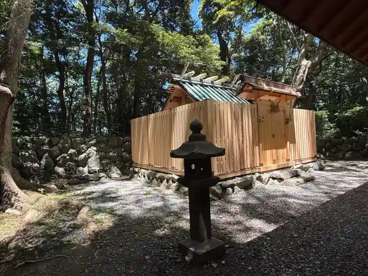 伊射波神社の{uncategorized: "未分類", other: "その他", undefined: "問題あり", building: "その他建物", grave: "お墓", sacred_gate: "鳥居", guardian: "狛犬", statue: "像", buddha: "仏像", history: "歴史", nature: "自然", garden: "庭園", animal: "動物", pagoda: "塔", temizu: "手水舎", mountain_gate: "山門・神門", sanctuary: "本殿・本堂", subordinate: "末社・摂社", art: "芸術", scenery: "景色", jizo: "地蔵", ema: "絵馬", goshuin: "御朱印", omikuji: "おみくじ", items: "授与品その他", amulet: "お守り", goshuincho: "御朱印帳", eats: "食事", festival: "お祭り", votive_dance: "神楽", shichigosan: "七五三参", wedding: "結婚式", experience: "体験その他", initially: "初詣", around: "周辺", anti_infection: "感染症対策"}