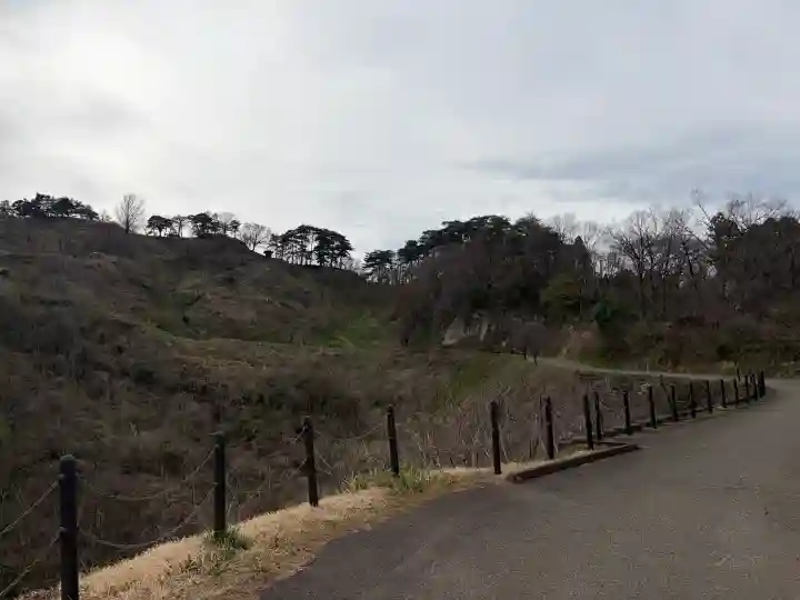 春日山神社の{uncategorized: "未分類", other: "その他", undefined: "問題あり", building: "その他建物", grave: "お墓", sacred_gate: "鳥居", guardian: "狛犬", statue: "像", buddha: "仏像", history: "歴史", nature: "自然", garden: "庭園", animal: "動物", pagoda: "塔", temizu: "手水舎", mountain_gate: "山門・神門", sanctuary: "本殿・本堂", subordinate: "末社・摂社", art: "芸術", scenery: "景色", jizo: "地蔵", ema: "絵馬", goshuin: "御朱印", omikuji: "おみくじ", items: "授与品その他", amulet: "お守り", goshuincho: "御朱印帳", eats: "食事", festival: "お祭り", votive_dance: "神楽", shichigosan: "七五三参", wedding: "結婚式", experience: "体験その他", initially: "初詣", around: "周辺", anti_infection: "感染症対策"}
