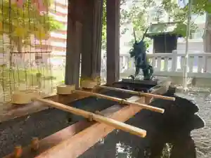 彌彦神社 (伊夜日子神社)の手水舎(2023年08月11日(金) 13時17分54秒投稿)