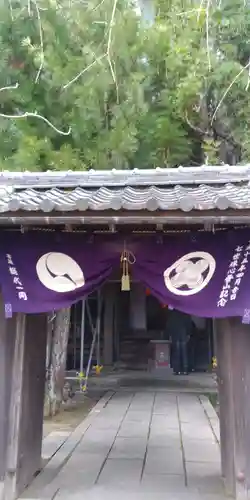 岩屋寺の山門