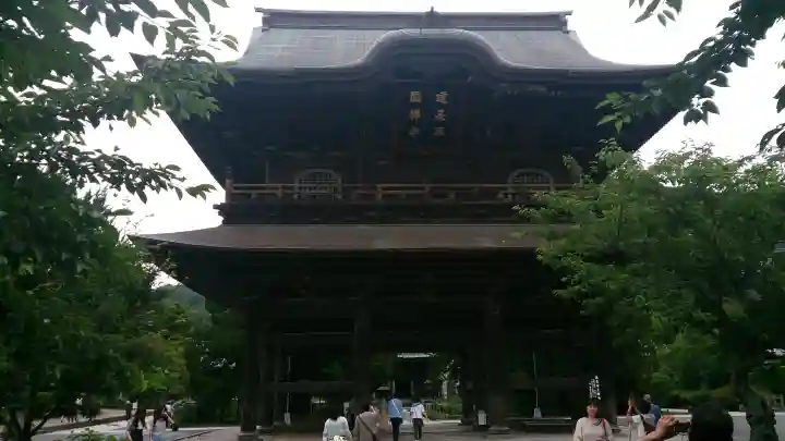 建長寺の{uncategorized: "未分類", other: "その他", undefined: "問題あり", building: "その他建物", grave: "お墓", sacred_gate: "鳥居", guardian: "狛犬", statue: "像", buddha: "仏像", history: "歴史", nature: "自然", garden: "庭園", animal: "動物", pagoda: "塔", temizu: "手水舎", mountain_gate: "山門・神門", sanctuary: "本殿・本堂", subordinate: "末社・摂社", art: "芸術", scenery: "景色", jizo: "地蔵", ema: "絵馬", goshuin: "御朱印", omikuji: "おみくじ", items: "授与品その他", amulet: "お守り", goshuincho: "御朱印帳", eats: "食事", festival: "お祭り", votive_dance: "神楽", shichigosan: "七五三参", wedding: "結婚式", experience: "体験その他", initially: "初詣", around: "周辺", anti_infection: "感染症対策"}